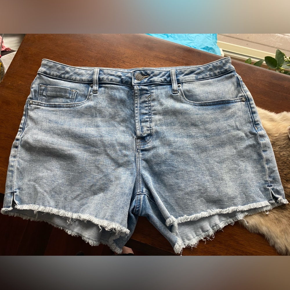 Vigoss Blue Jean Shorts Distressed Frayed Hem size 32 stretchy